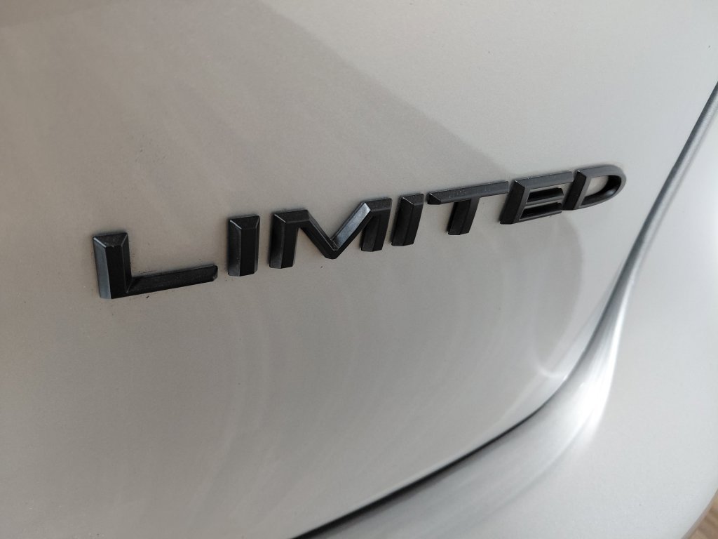 Certified 2026 Chrysler Pacifica Limited w/ S Appearance Package FWD image 32