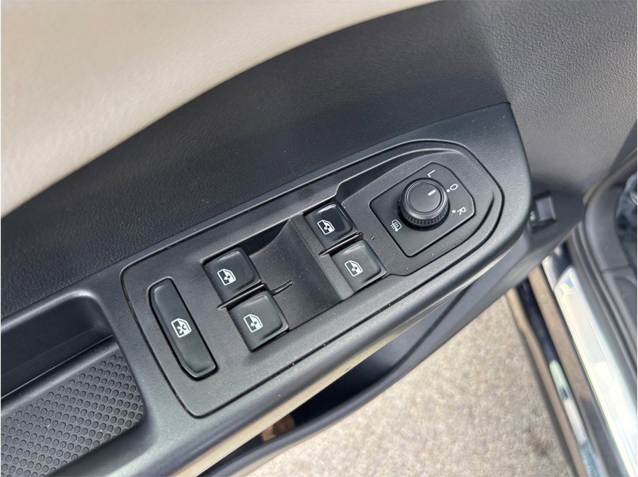Used 2022 Volkswagen Taos SE image 19