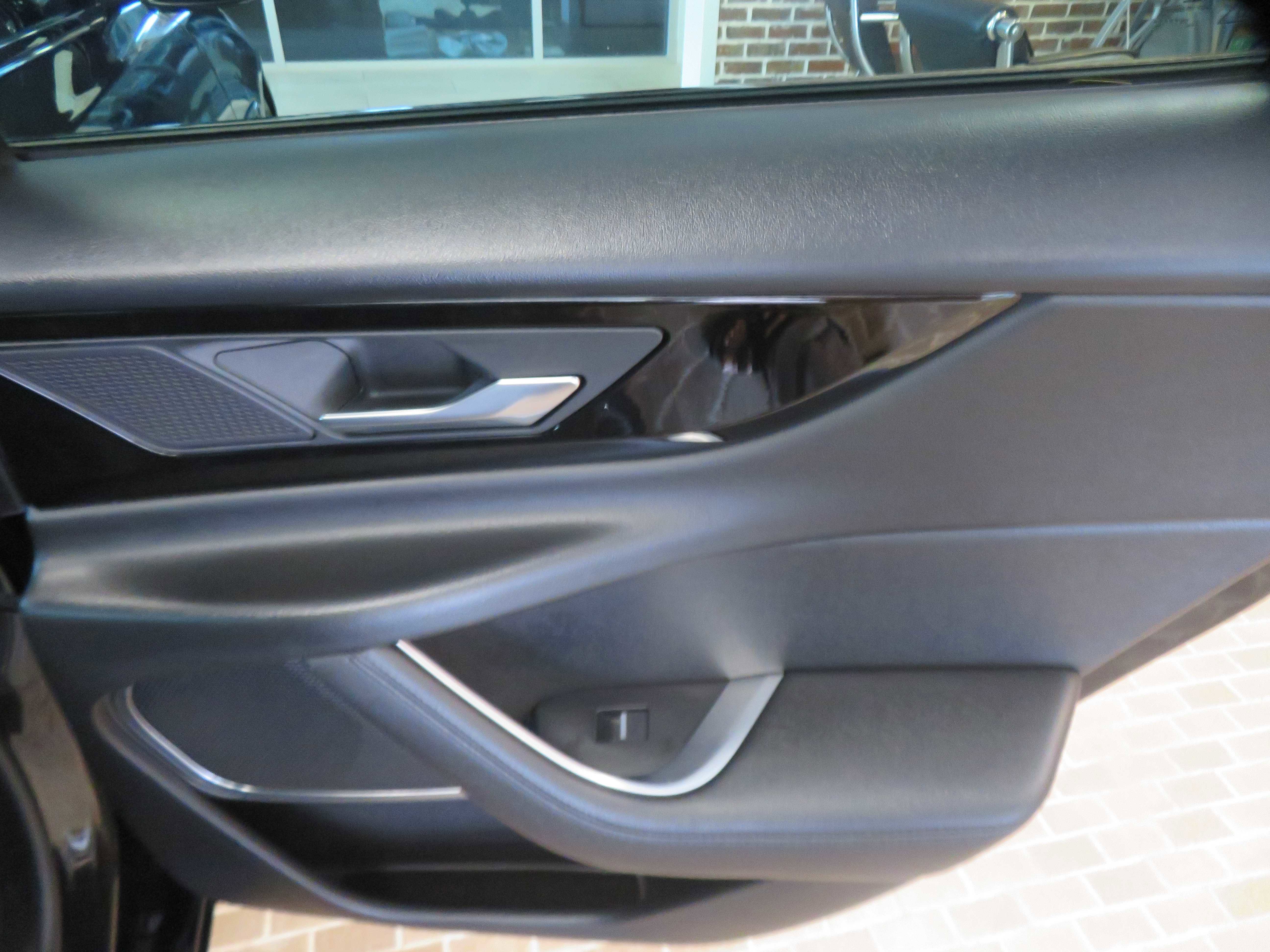 Used 2020 Jaguar XE S image 20