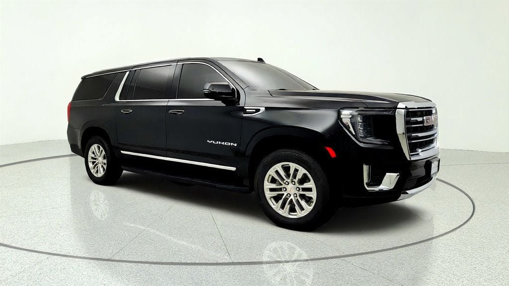 Used 2023 GMC Yukon XL SLT w/ SLT Premium Package AWD/4WD image 3
