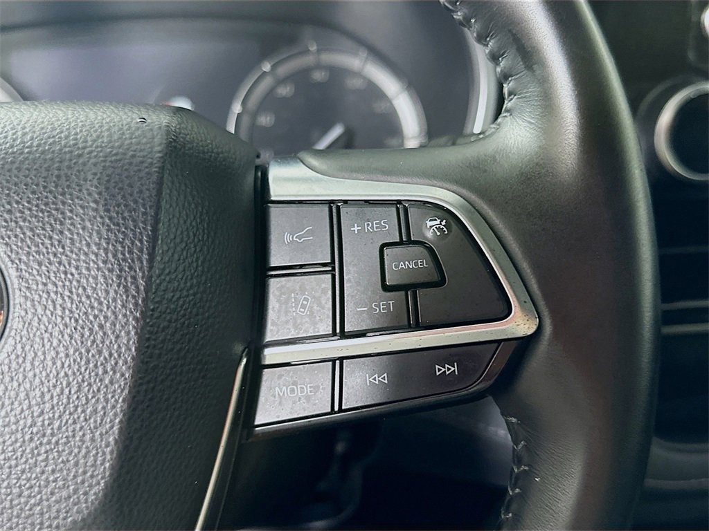 Used 2021 Toyota Highlander XLE image 24