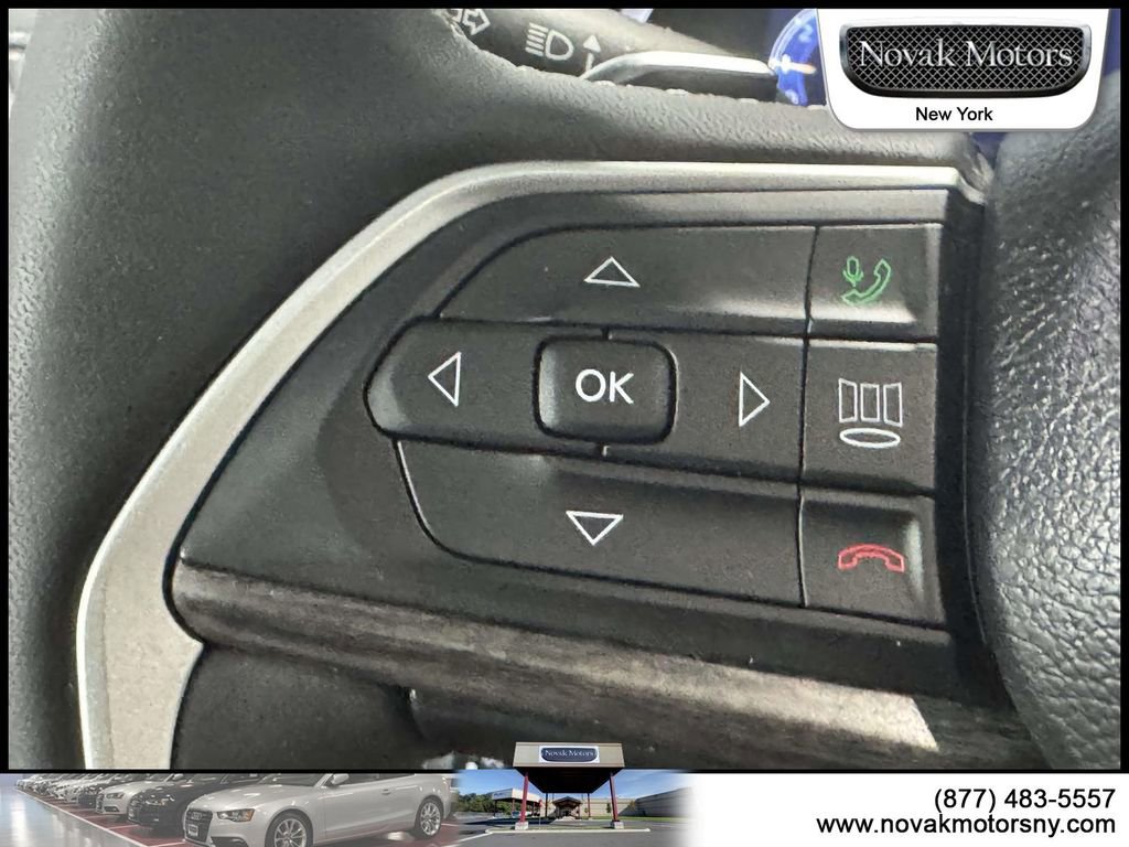 Used 2023 Jeep Grand Cherokee L Limited AWD/4WD image 18