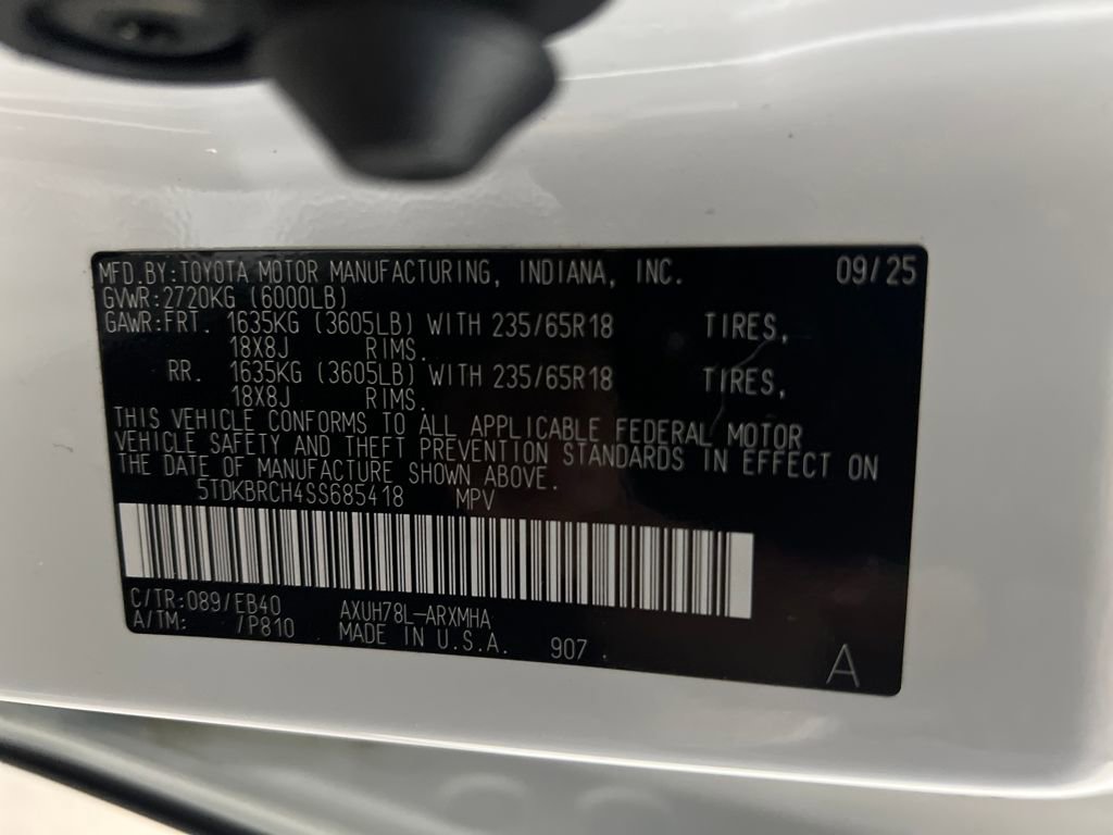 Used 2025 Toyota Highlander XLE image 34