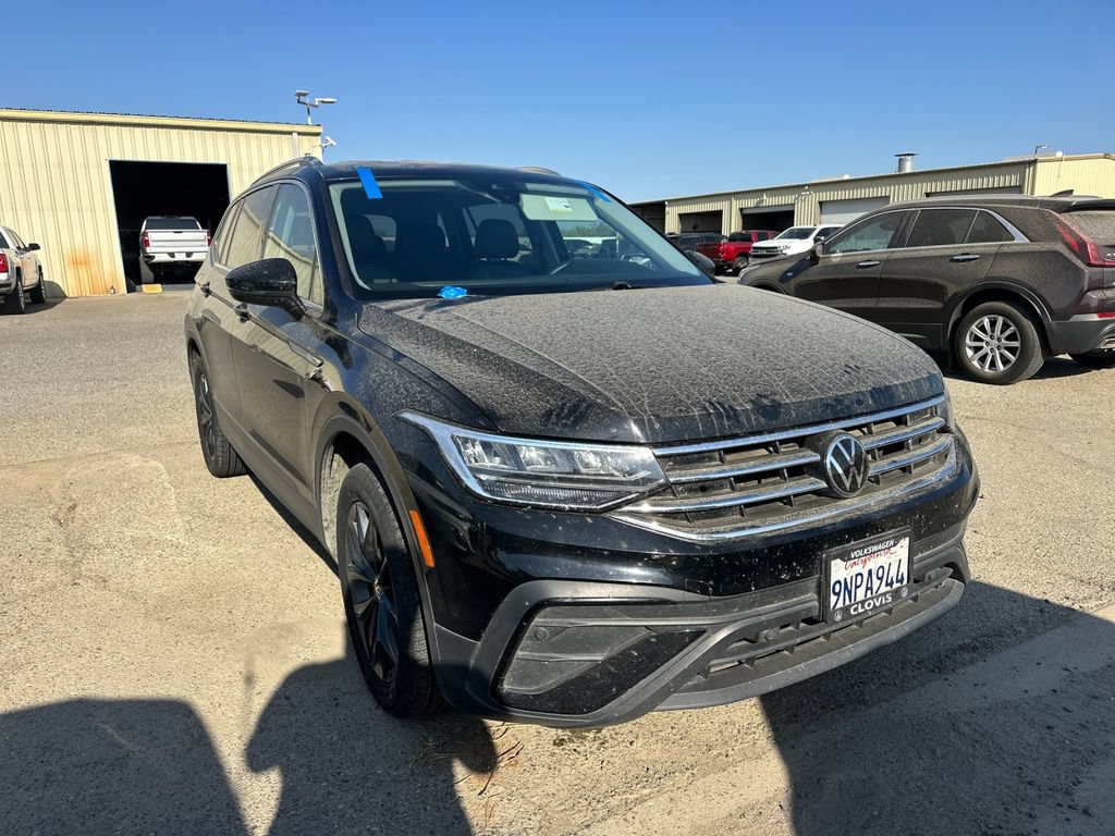 Used 2024 Volkswagen Tiguan SE FWD image 2