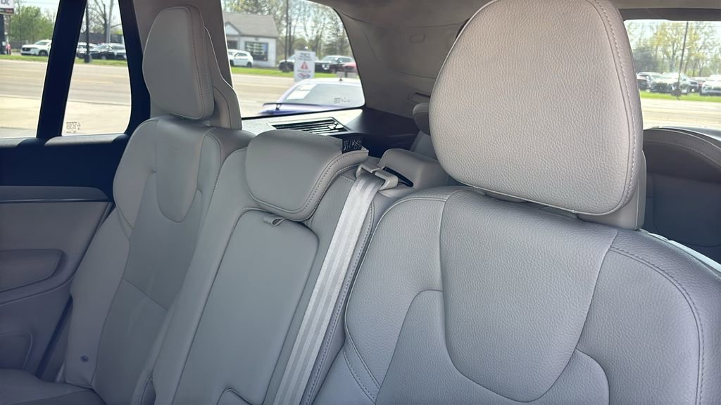 Used 2022 Volvo XC90 T5 Momentum w/ Climate Package image 29