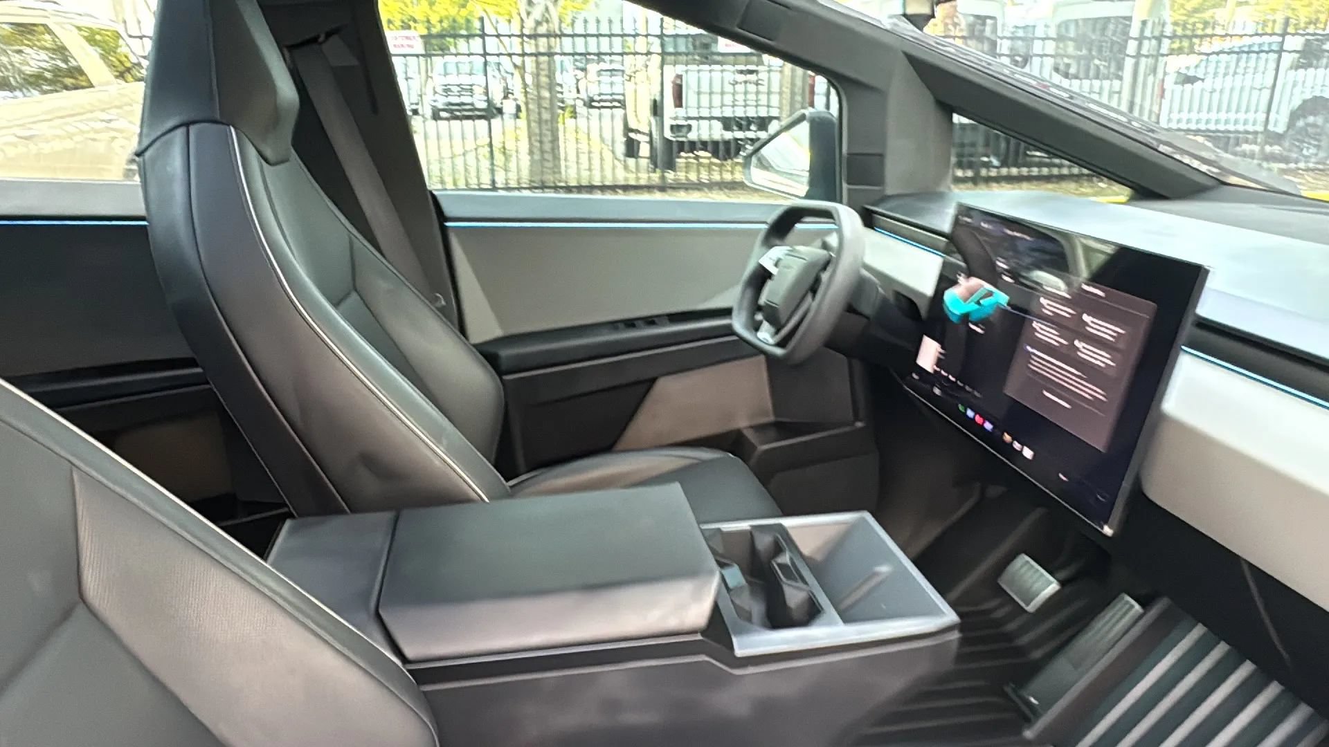 Used 2024 Tesla Cybertruck AWD Crew Cab image 10