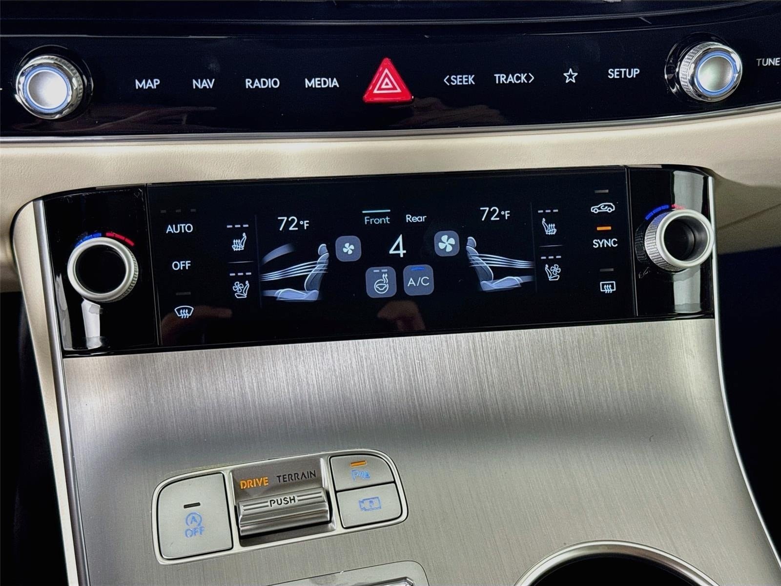 New 2027 Genesis GV70 2.5T Advanced AWD/4WD image 18