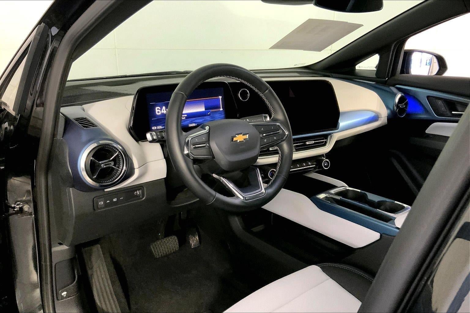 Used 2025 Chevrolet Equinox EV LT FWD image 14