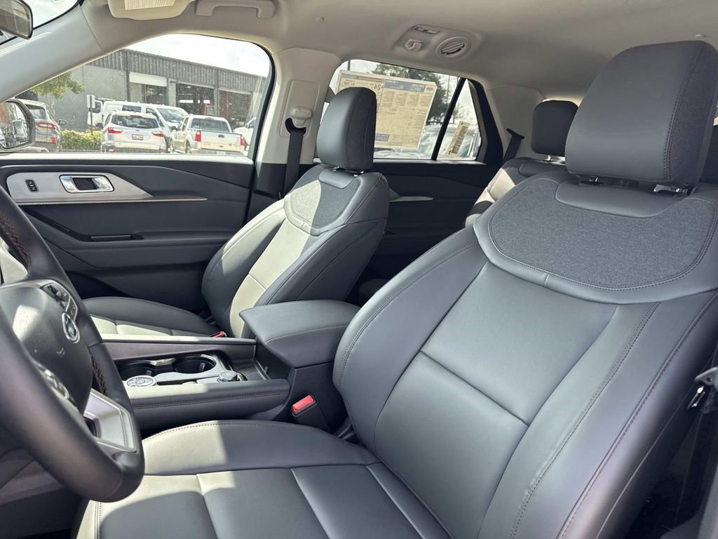 New 2026 Ford Explorer Active w/ Active Comfort Package image 7