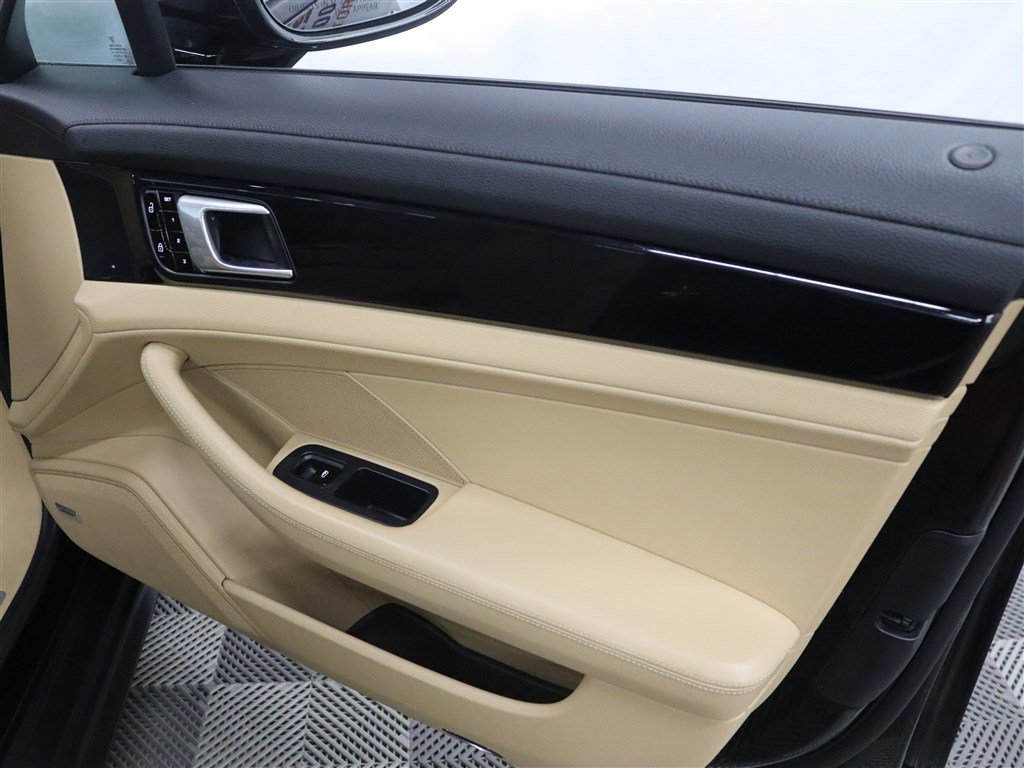 Used 2020 Porsche Panamera image 39