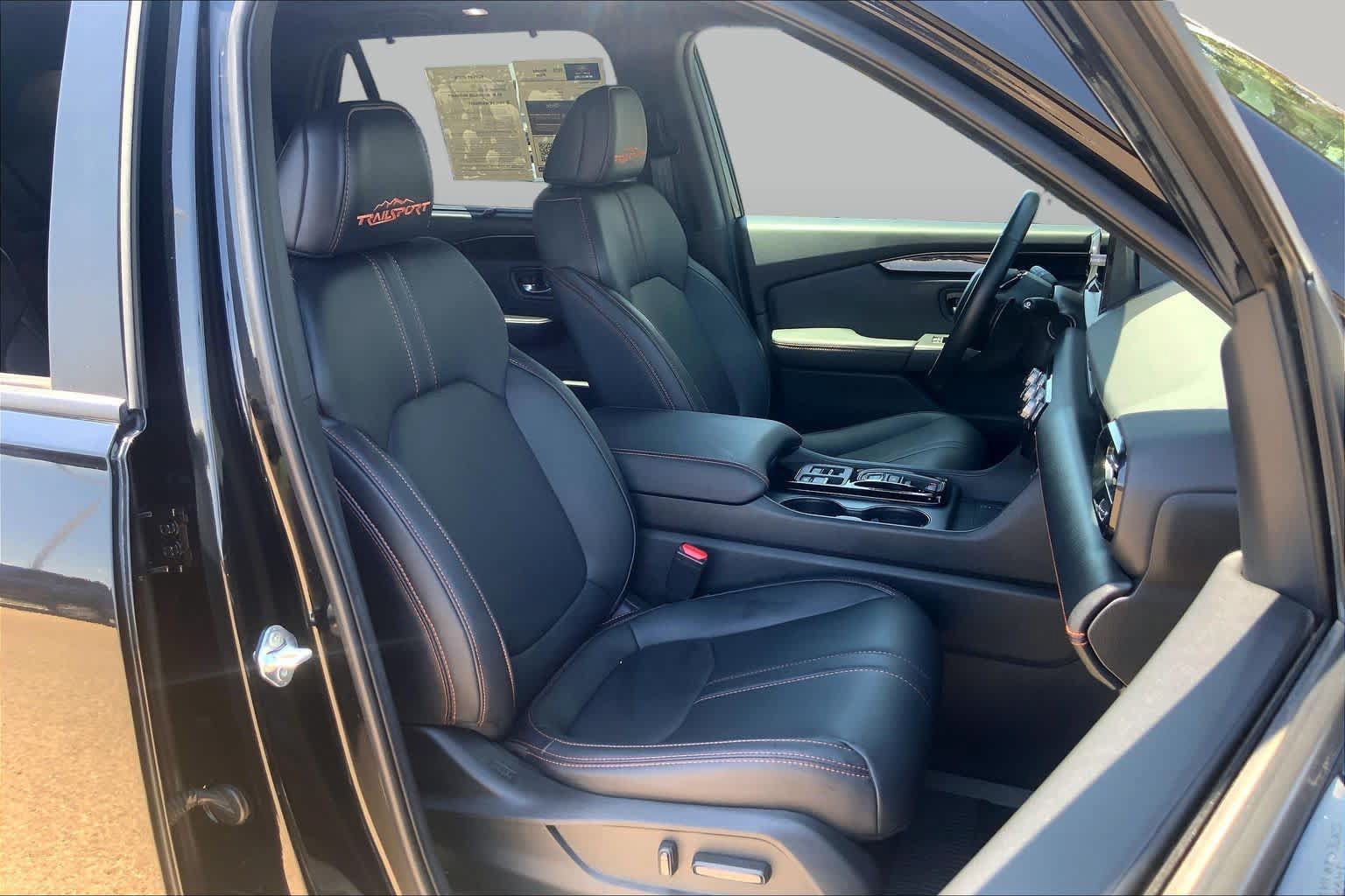 Used 2025 Honda Pilot TrailSport image 9