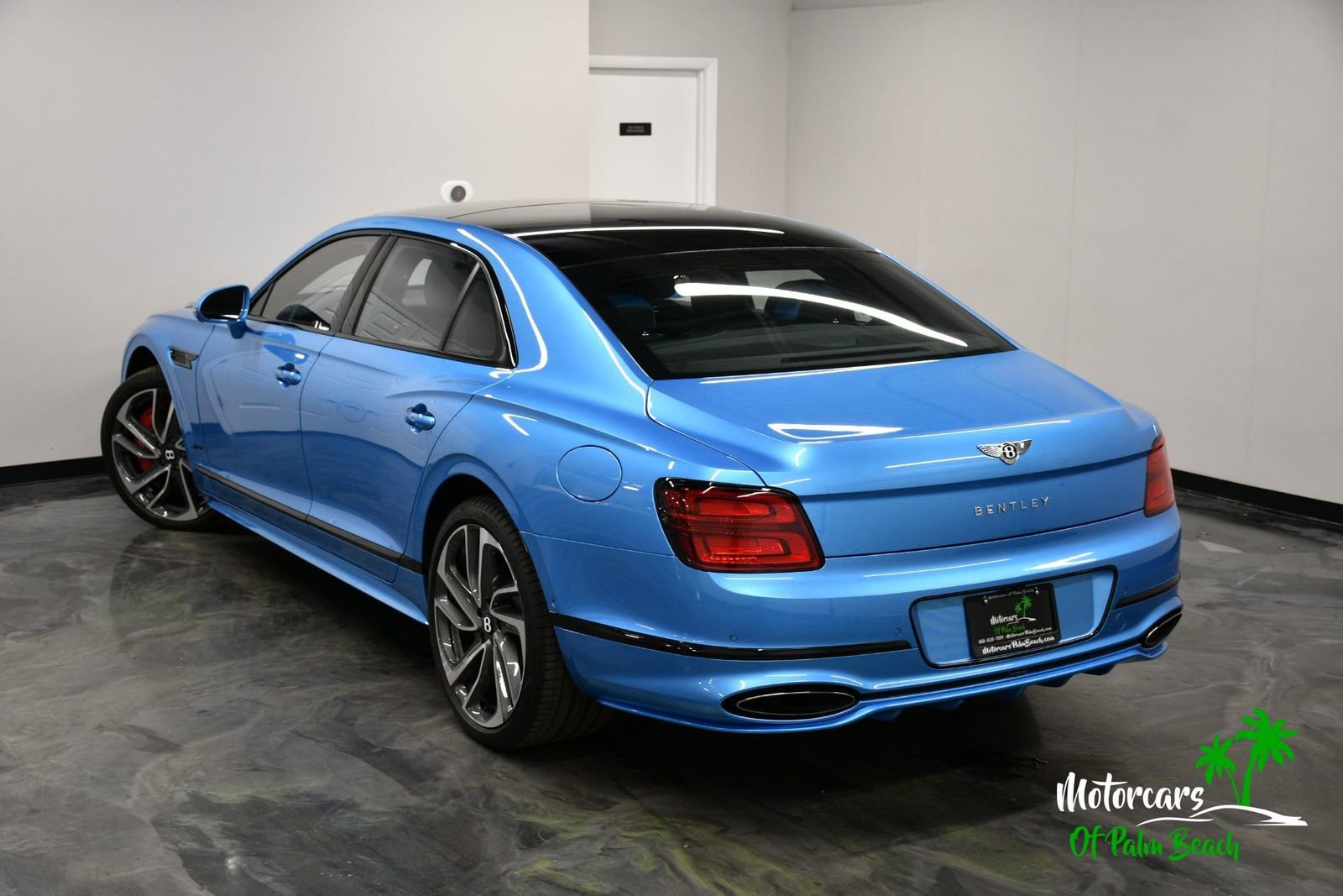 Used 2025 Bentley Flying Spur Plug-In Hybrid image 5