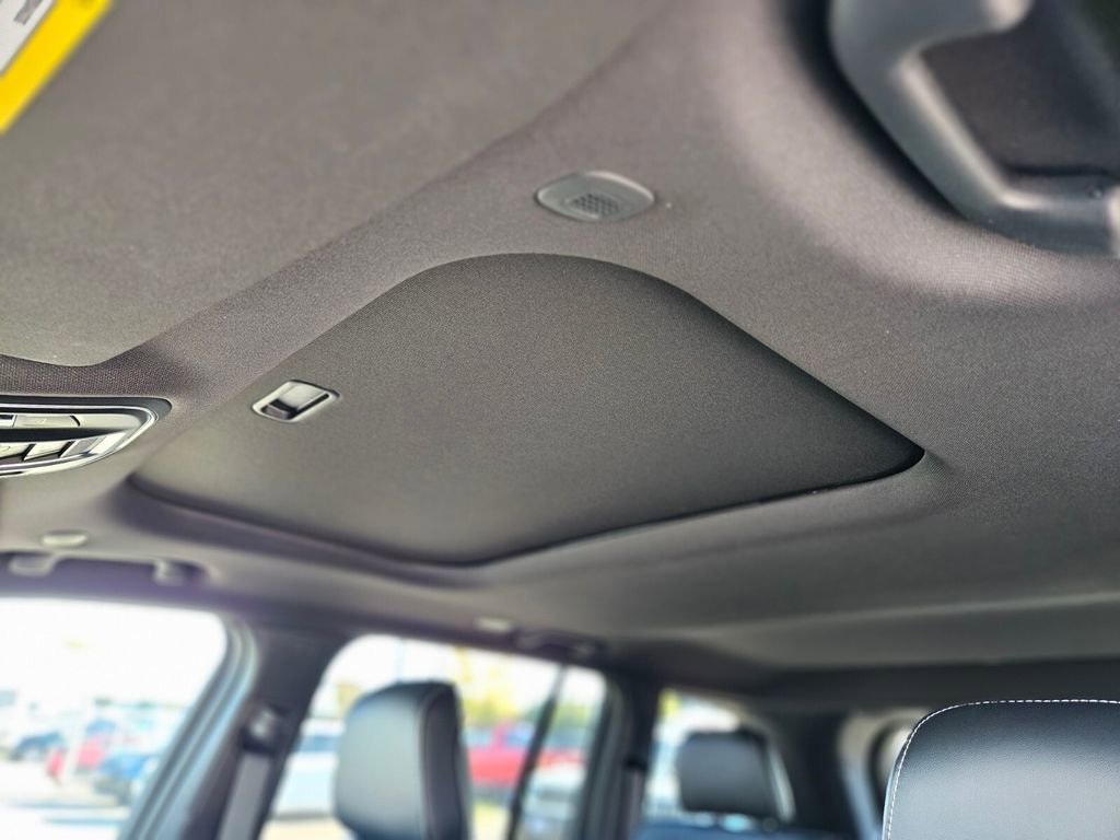 New 2025 Jeep Grand Cherokee Altitude image 20