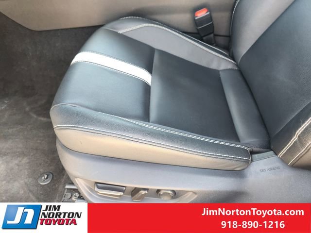 Used 2025 Toyota Camry SE w/ Convenience Package image 26