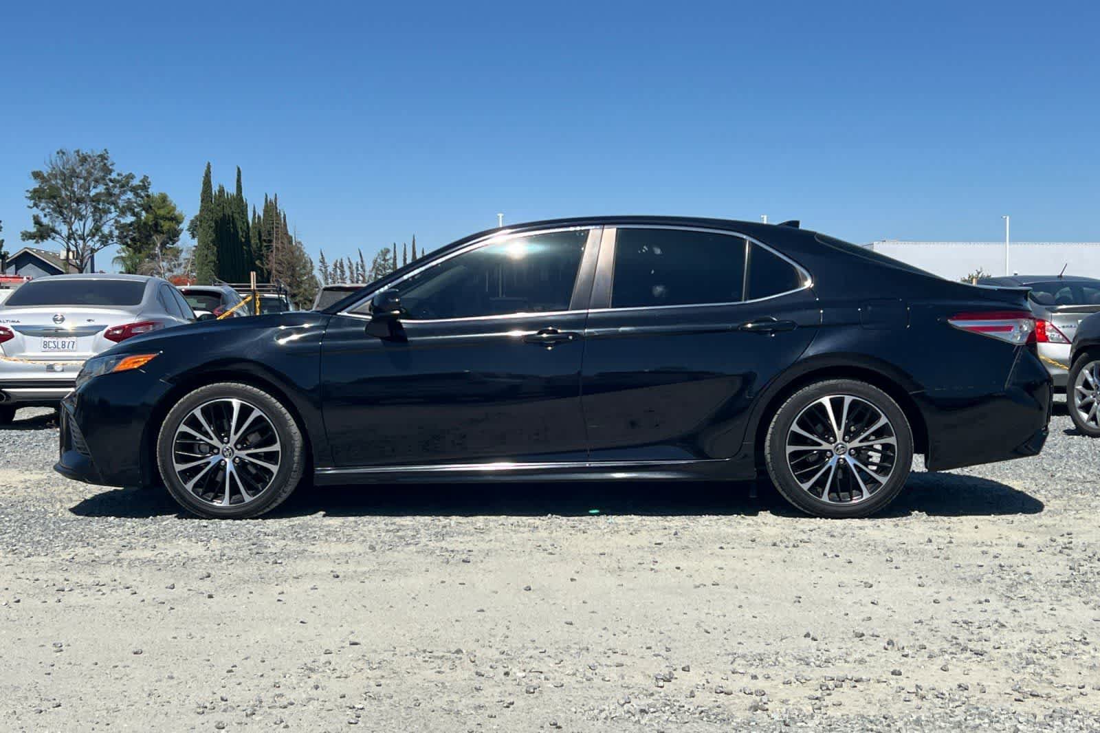 Used 2020 Toyota Camry SE w/ Carpet Mat Package FWD image 6