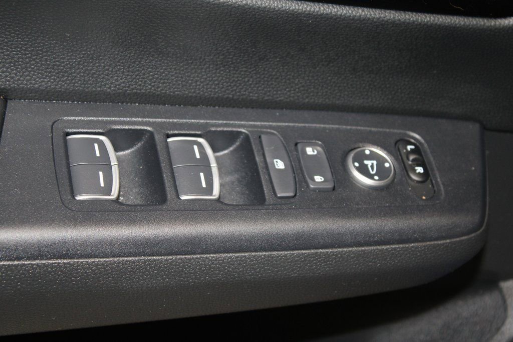 Used 2025 Honda CR-V EX-L image 9