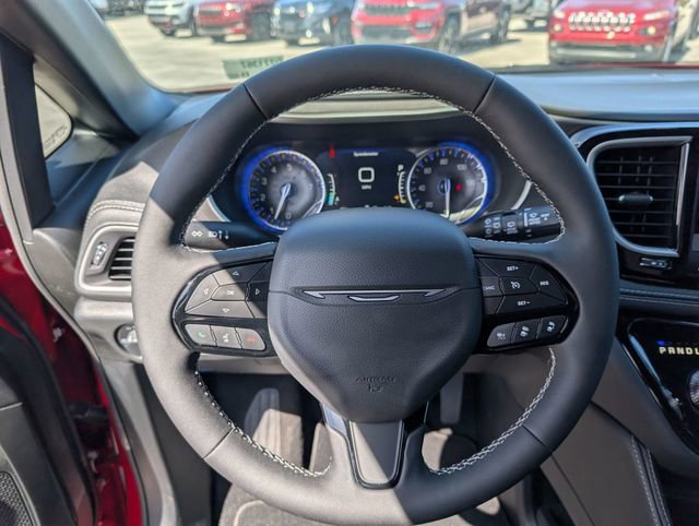 New 2027 Chrysler Pacifica Limited FWD image 13