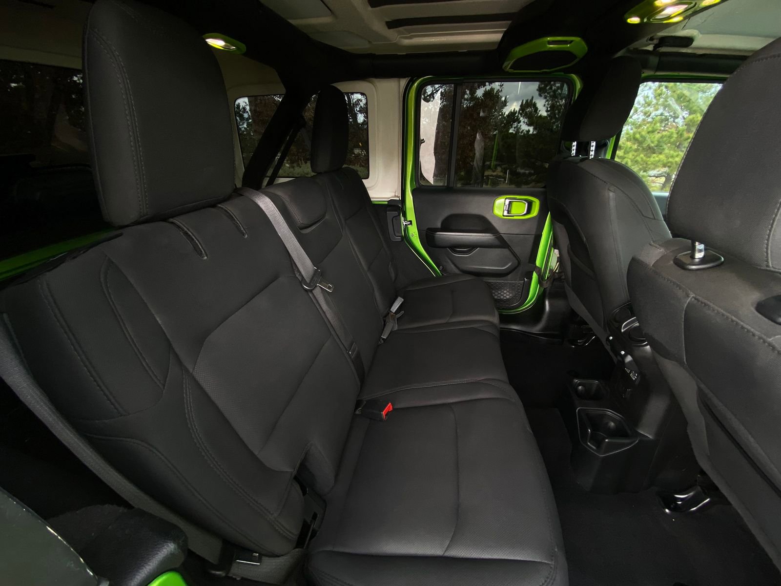 Used 2020 Jeep Wrangler Unlimited Sahara image 25