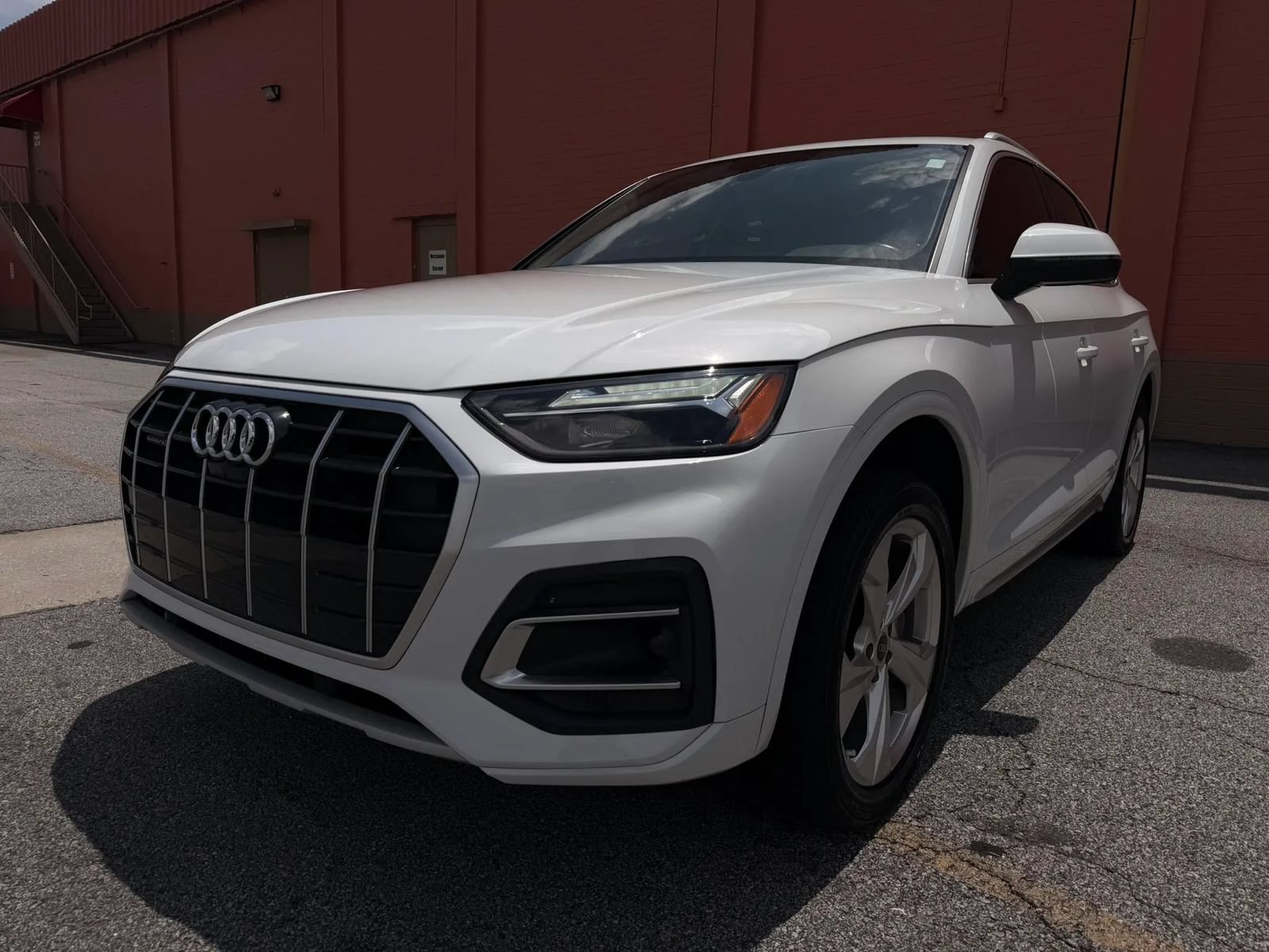Used 2021 Audi Q5 2.0T Premium Plus w/ Premium Plus Package AWD/4WD image 4