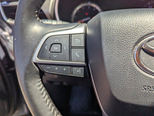 Used 2022 Toyota Highlander XLE AWD/4WD image 14