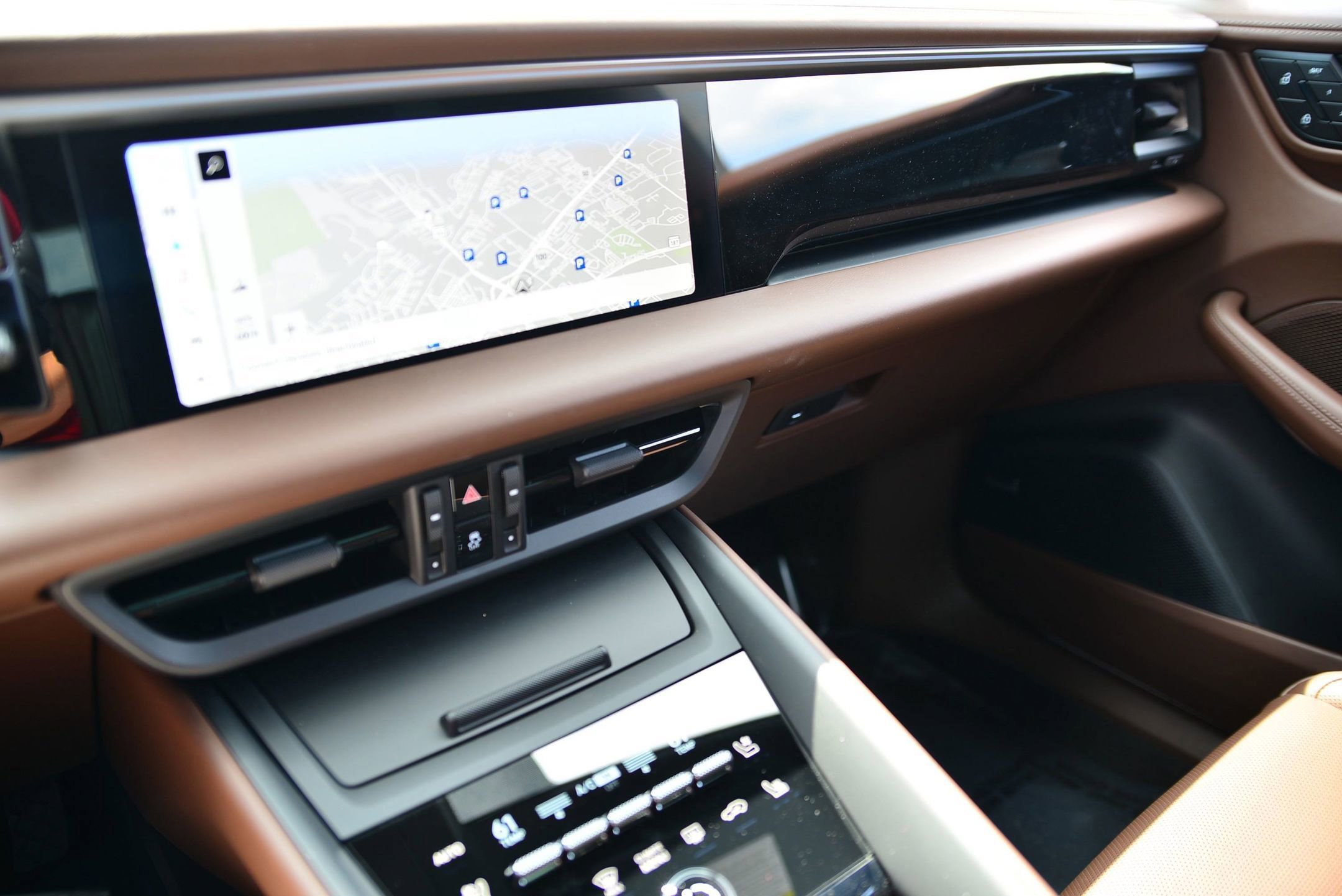 New 2025 Porsche Macan 4 Electric image 31