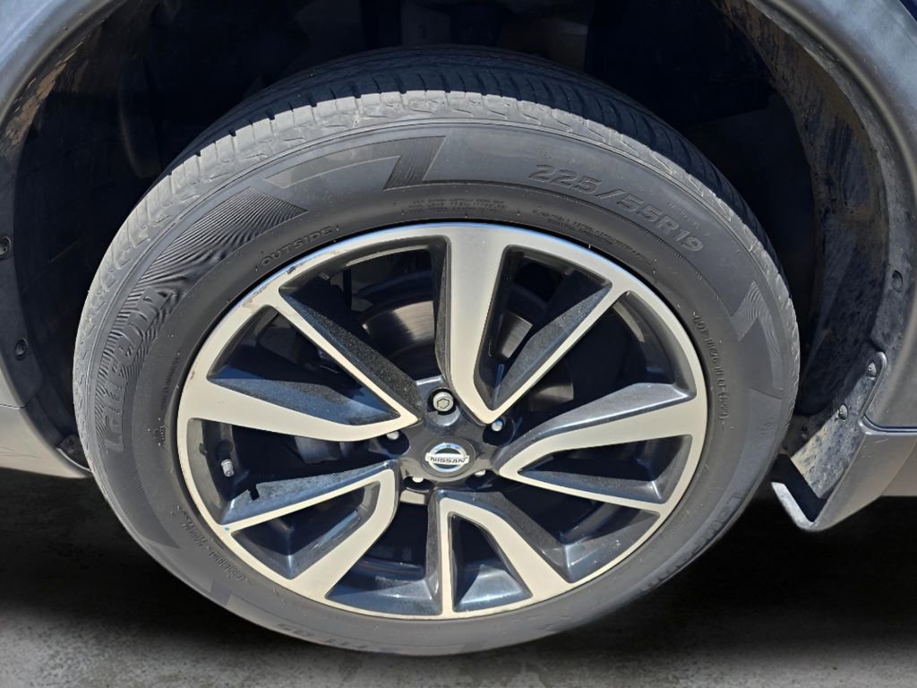 Used 2018 Nissan Rogue SL w/ Premium Package AWD/4WD image 16