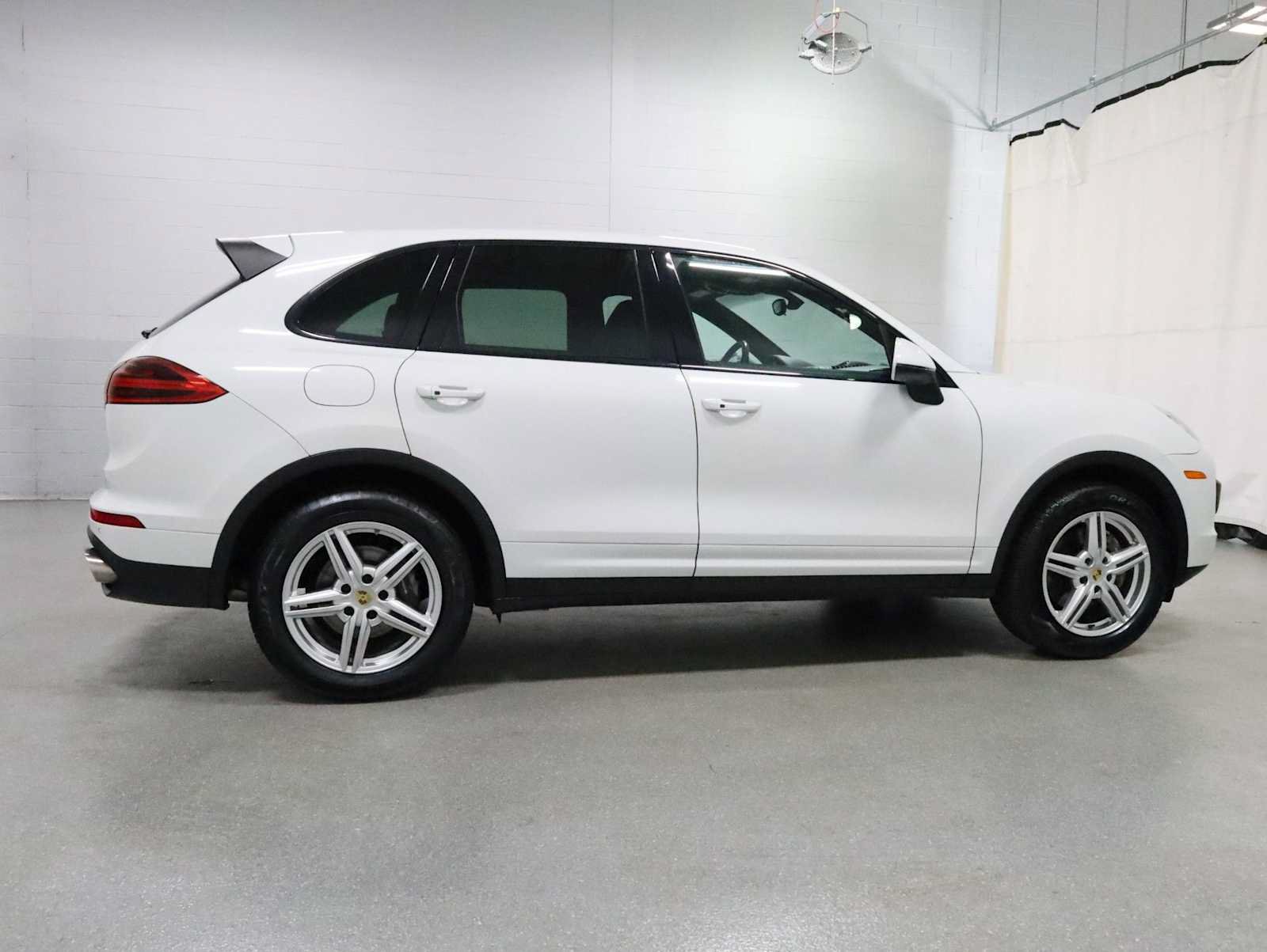Used 2016 Porsche Cayenne AWD/4WD image 10