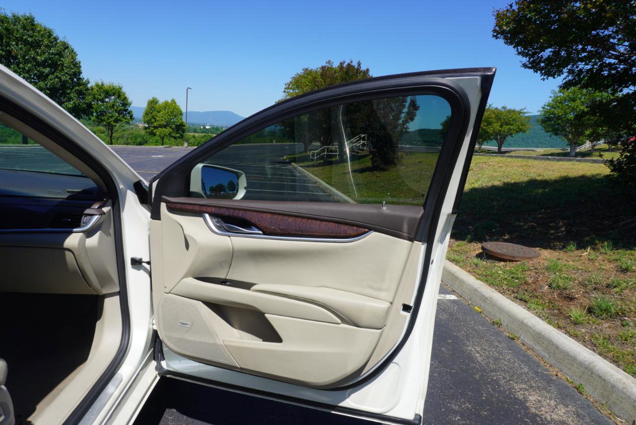 Used 2013 Cadillac XTS Luxury w/ Driver Awareness Package FWD image 22