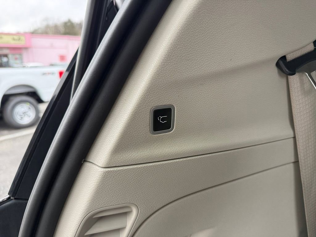 Used 2020 Chrysler Pacifica Touring-L Plus w/ Tire & Wheel Group image 32