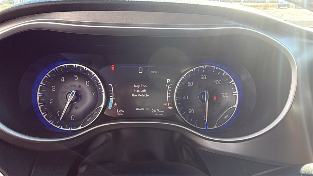 Used 2022 Chrysler Pacifica Touring-L image 20