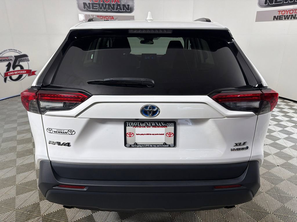 Used 2022 Toyota RAV4 XLE AWD/4WD image 4