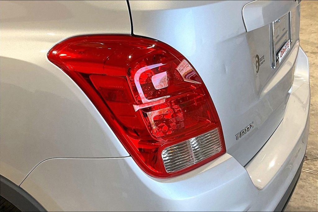 Used 2018 Chevrolet Trax LS FWD image 27