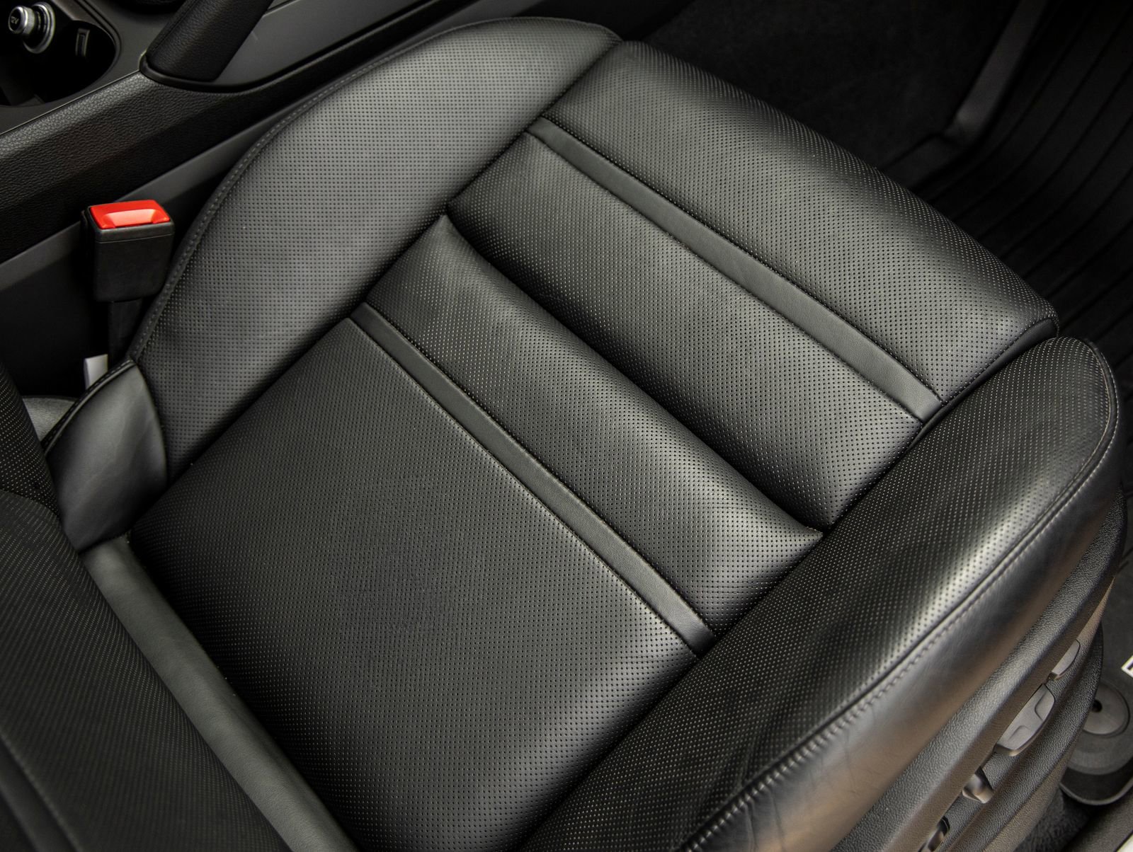 Certified 2024 Porsche Cayenne Coupe AWD/4WD image 43