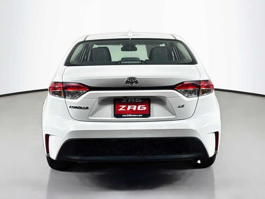 Used 2025 Toyota Corolla LE FWD image 4
