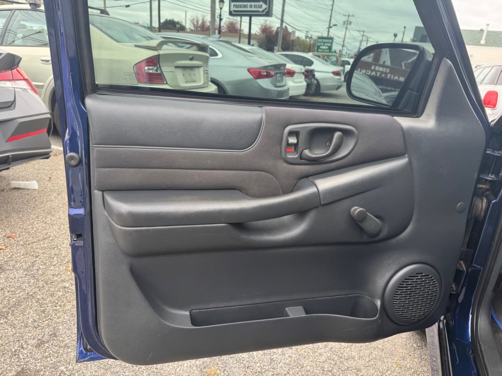 Used 2003 Chevrolet S10 Pickup LS w/ LS Preferred Equipment Group image 11