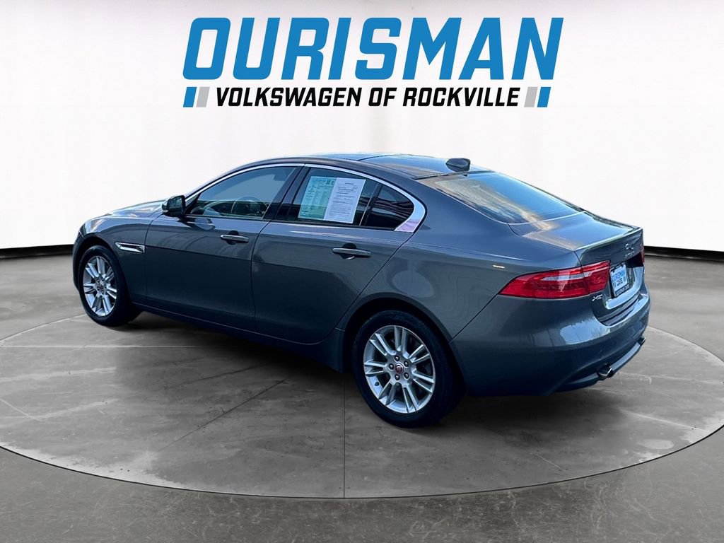 Used 2018 Jaguar XE Premium image 4