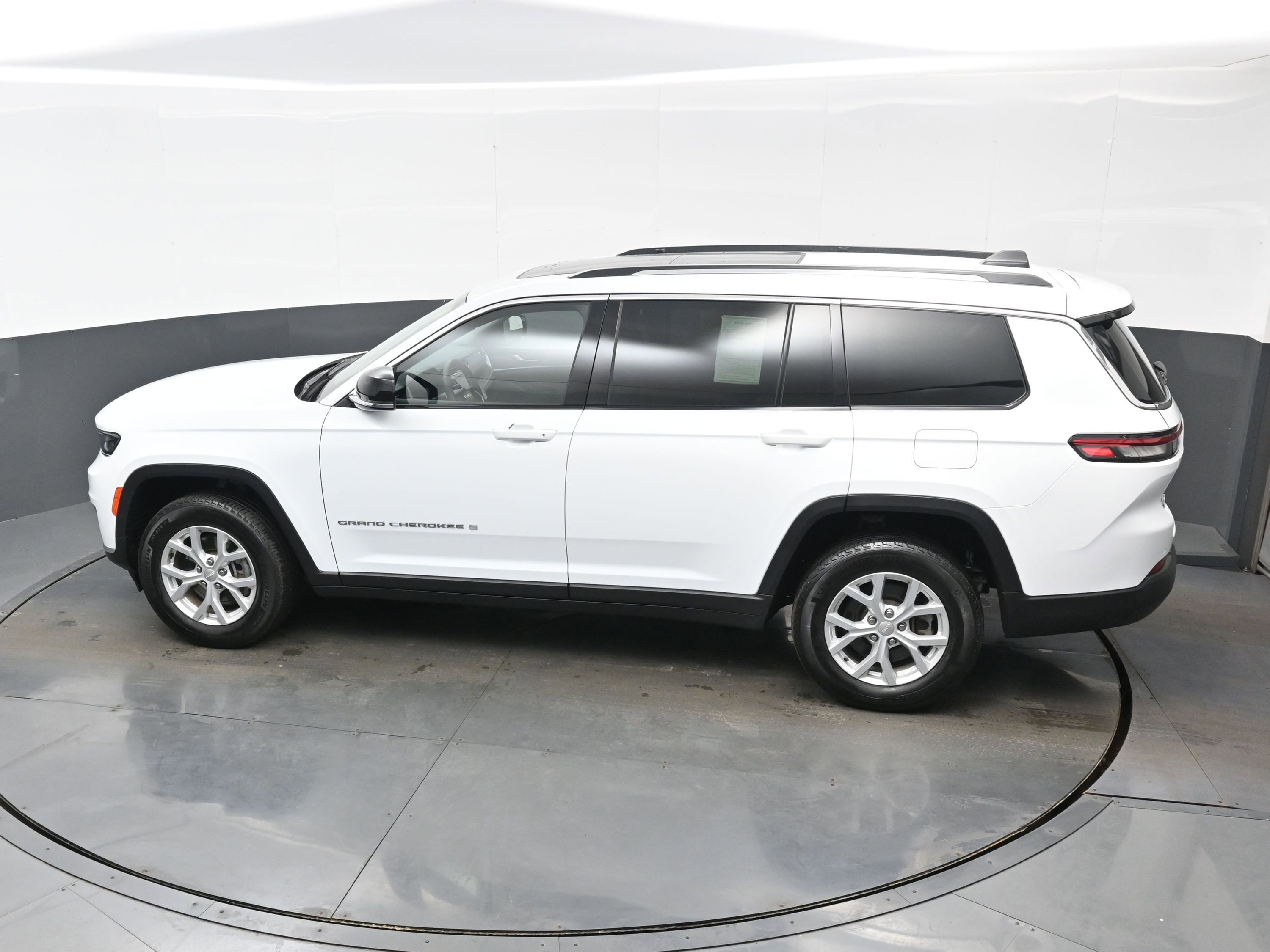 Used 2023 Jeep Grand Cherokee L Limited image 35