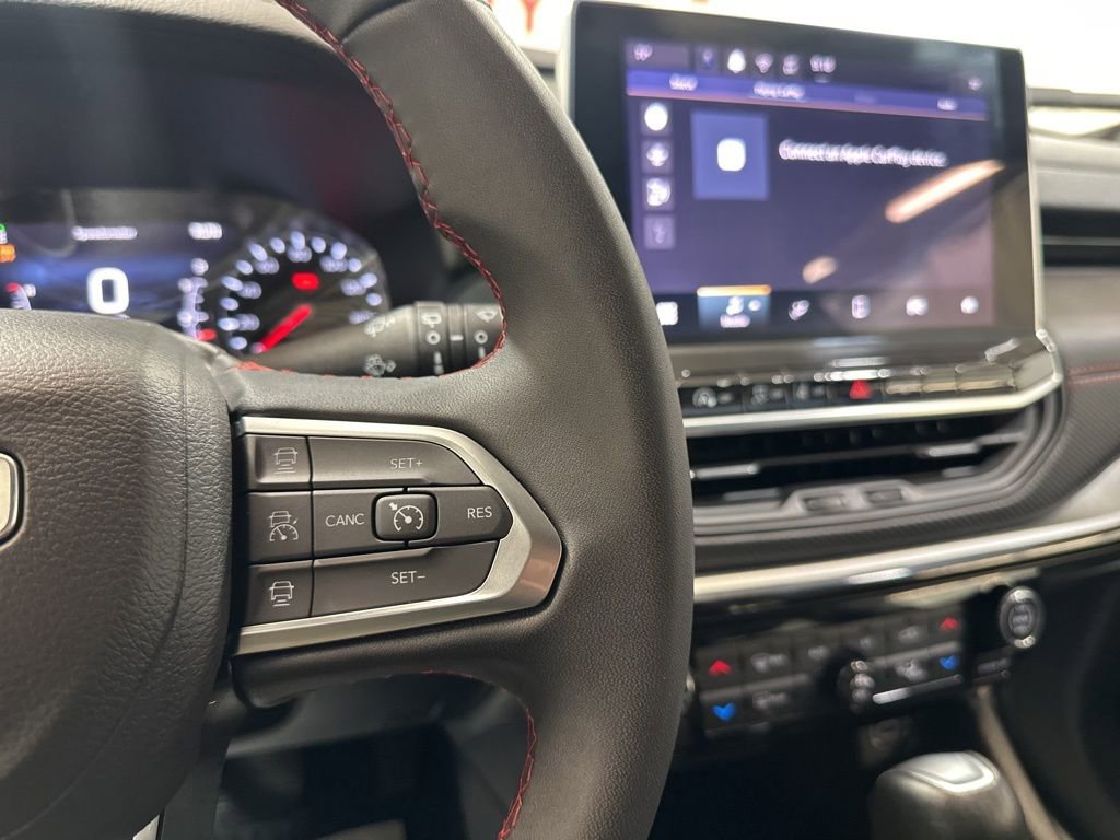 Used 2025 Jeep Compass Trailhawk image 30