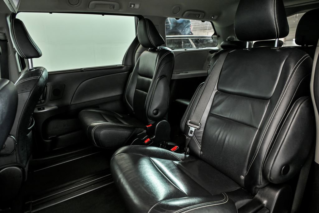 Used 2019 Toyota Sienna SE Premium image 13