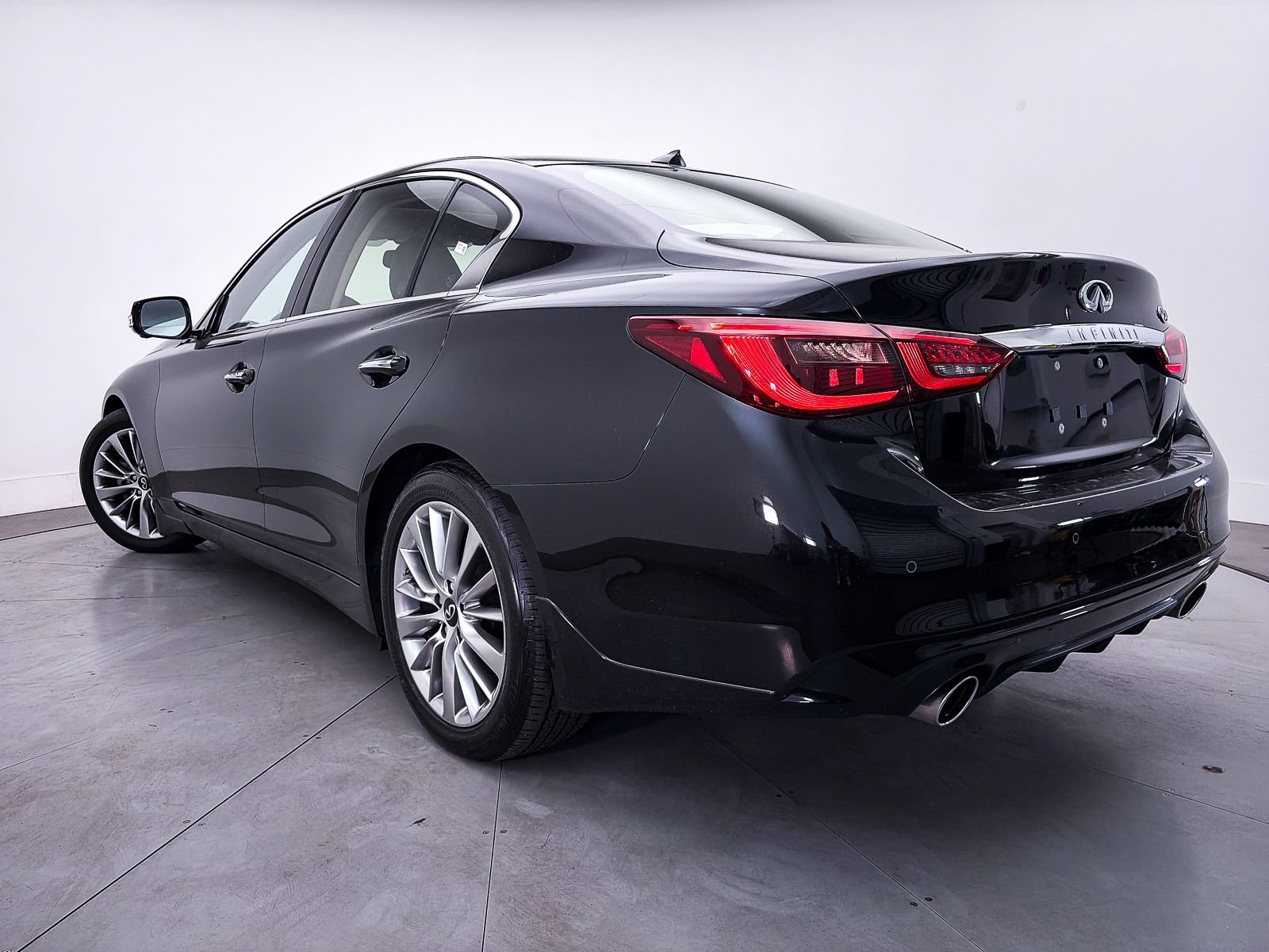 Used 2023 INFINITI Q50 Luxe w/ Cargo Package RWD image 3