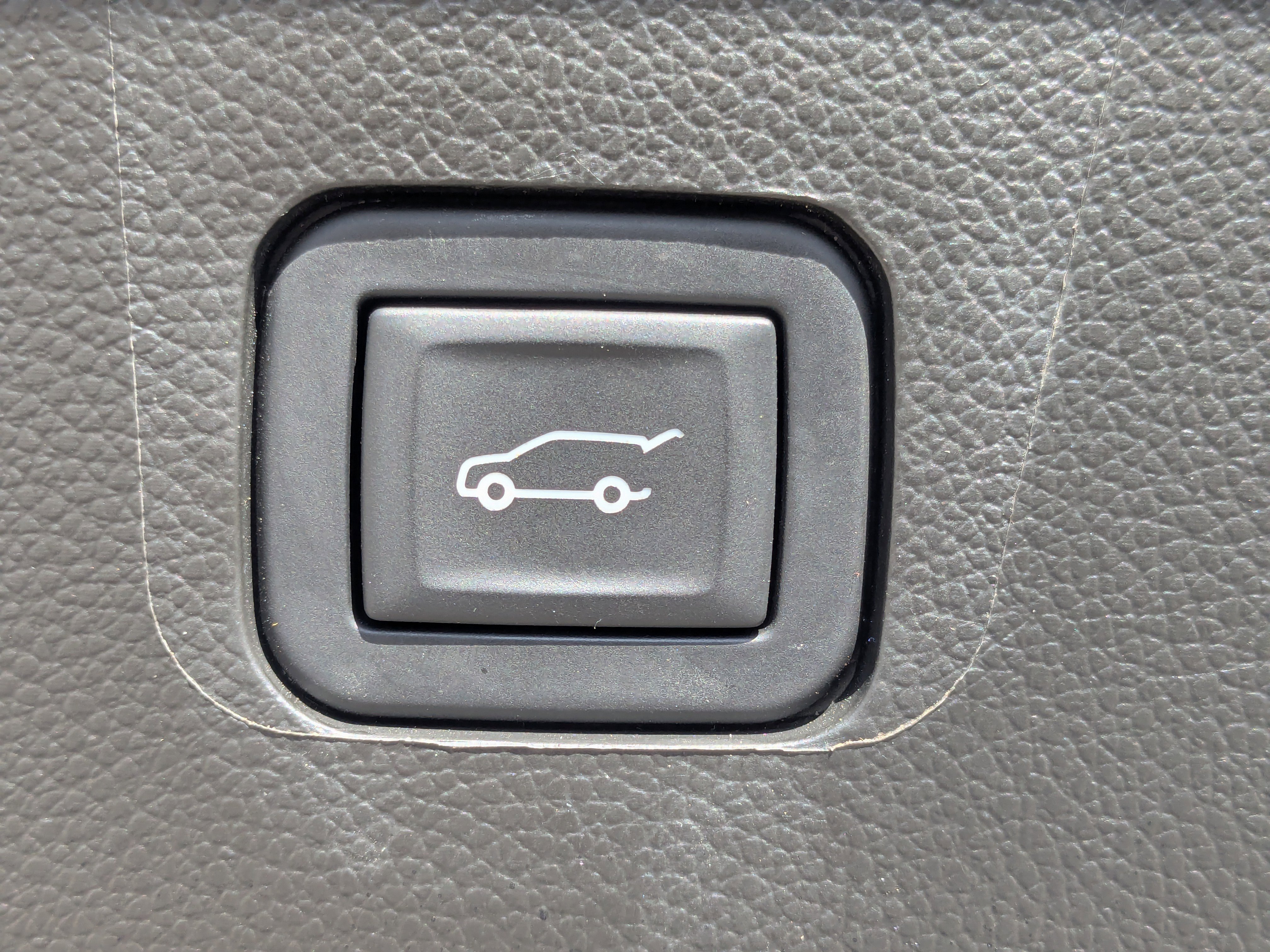 Used 2023 Chevrolet Traverse Premier image 14