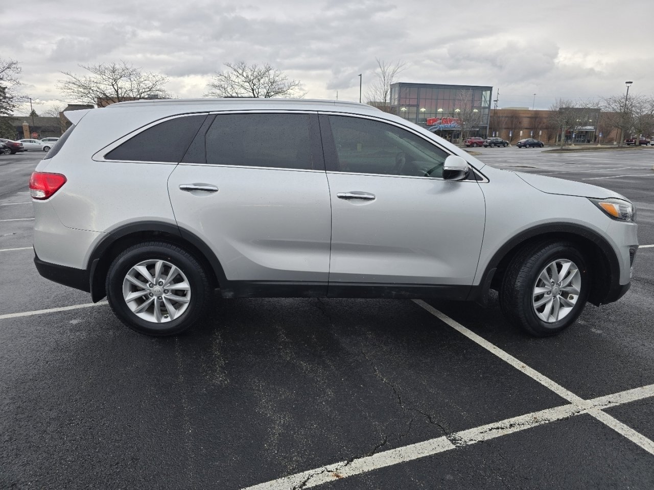 Used 2017 Kia Sorento 2.4L LX w/ LX Convenience Package image 17