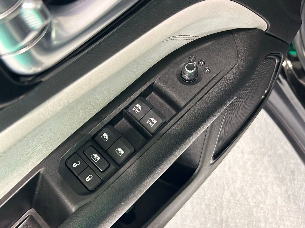 Used 2022 Jeep Compass Limited image 40