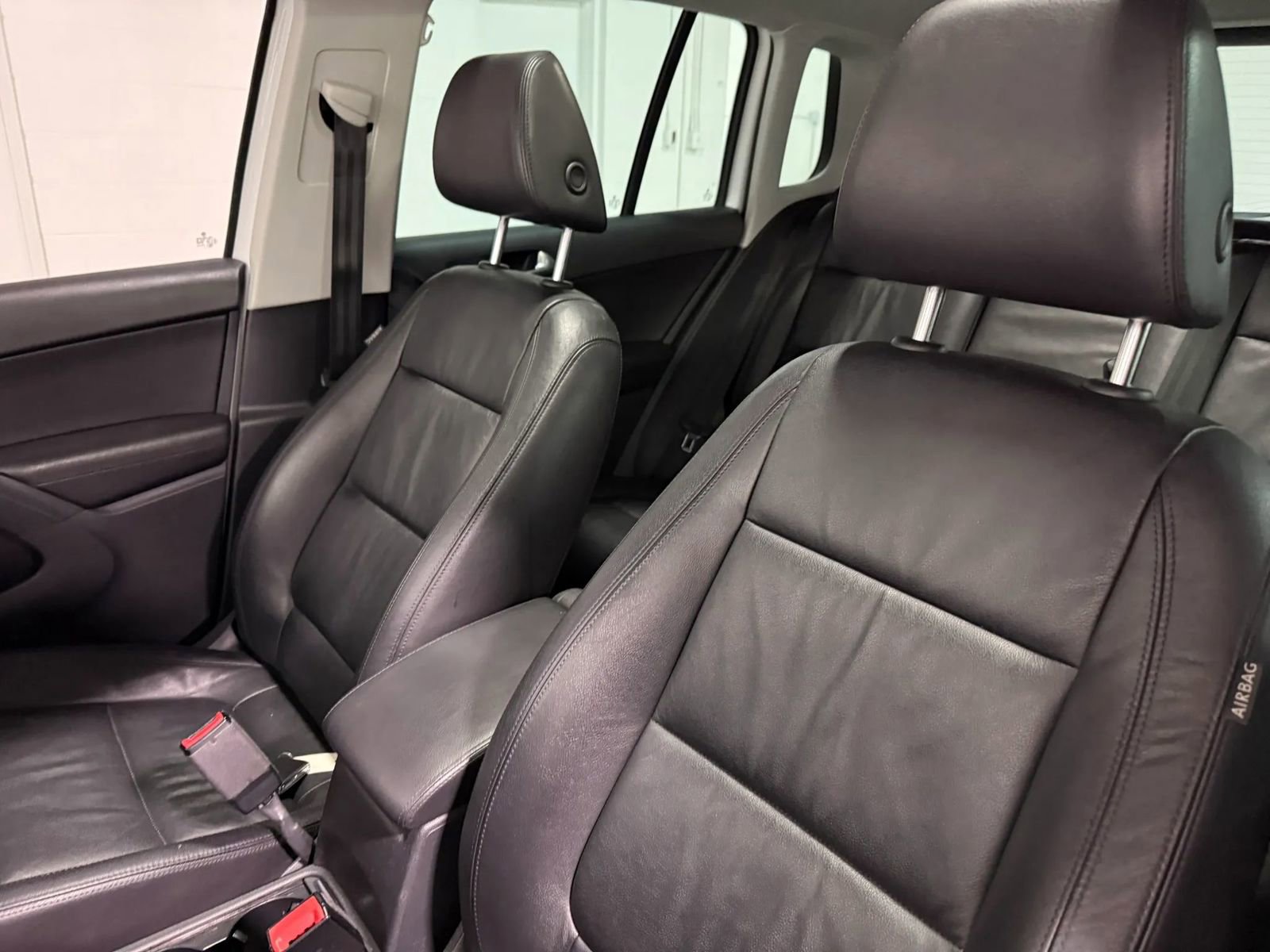 Used 2017 Volkswagen Tiguan SEL FWD image 11