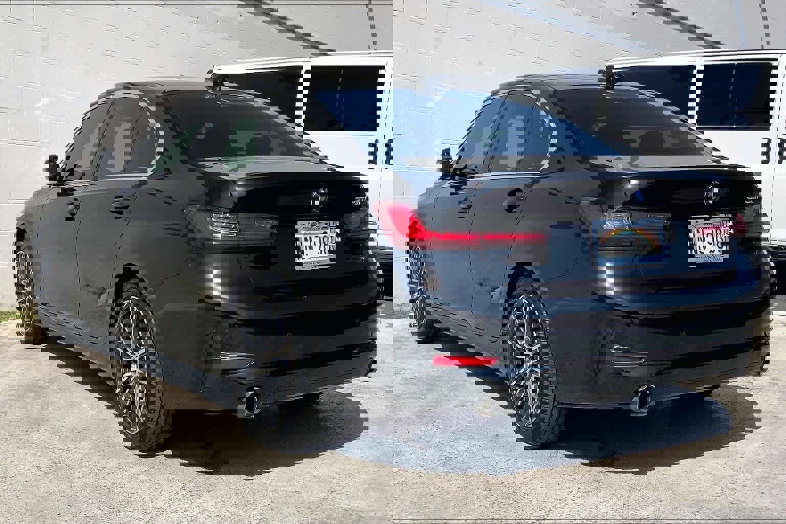 Used 2022 BMW 330i Sedan w/ Driving Assistance Package image 4