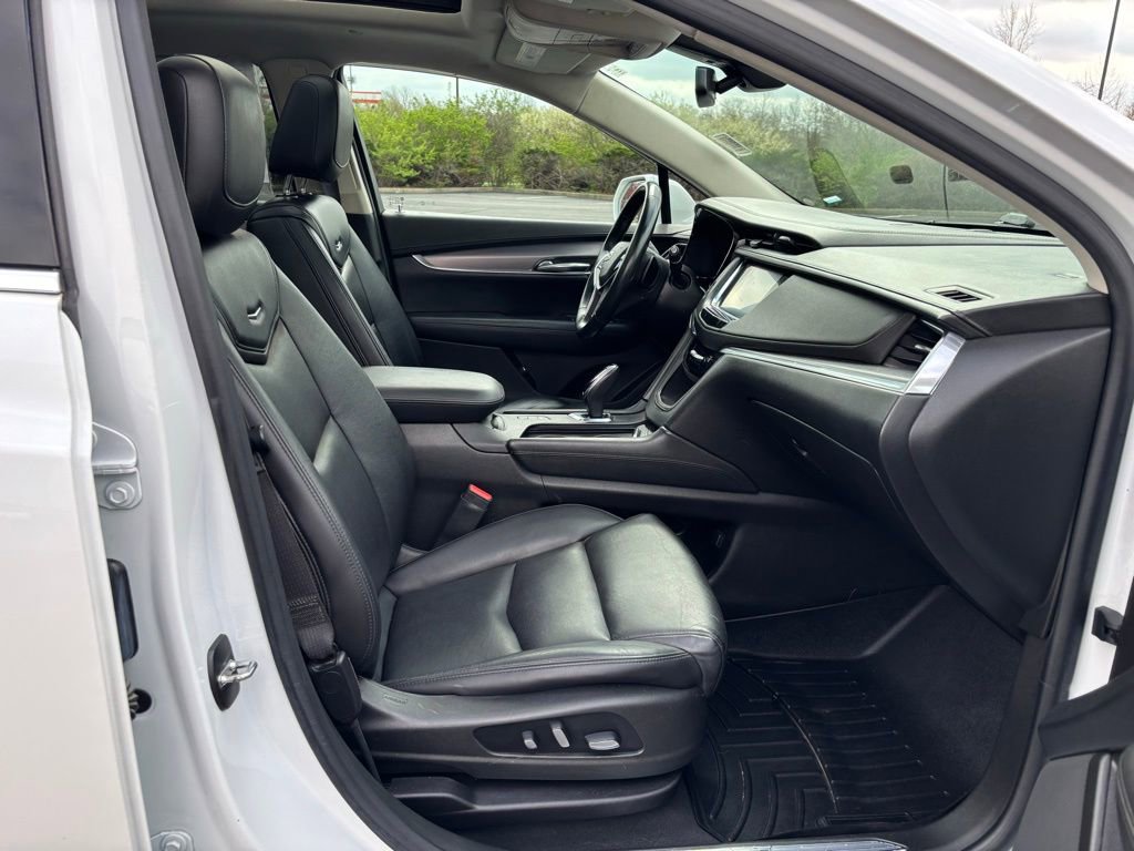 Used 2017 Cadillac XT5 Luxury w/ Driver Awareness Package image 23