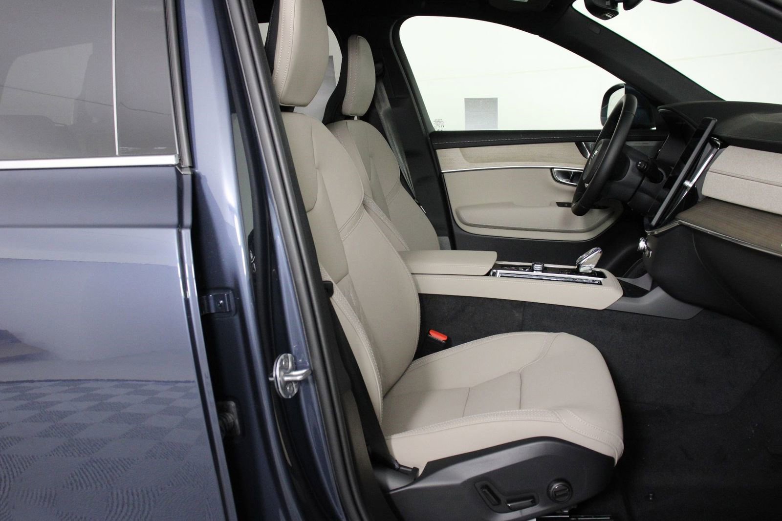 New 2026 Volvo XC90 T8 Plus image 10