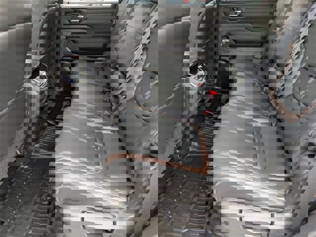 Used 2025 Nissan Armada SL image 18