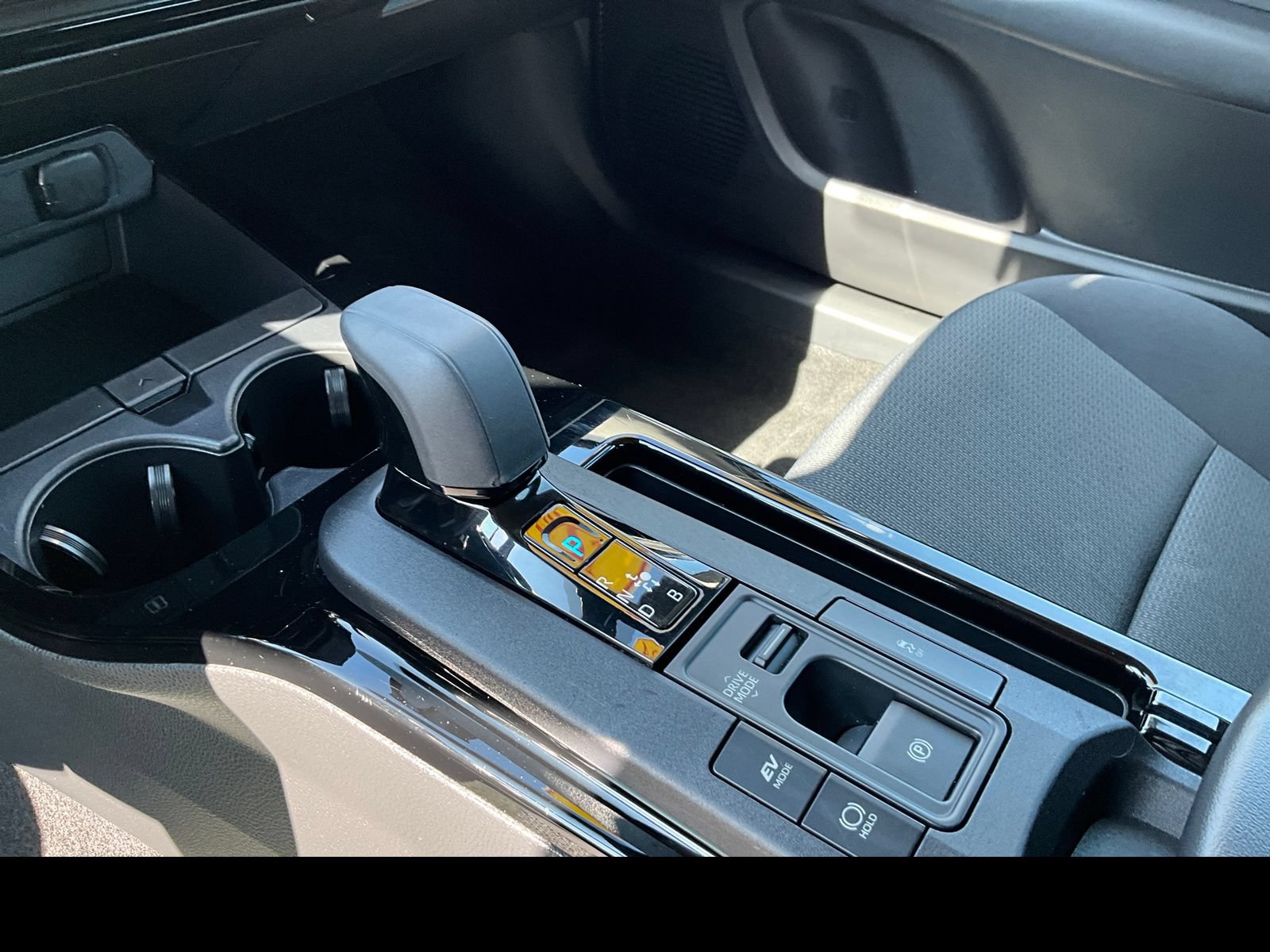 Used 2024 Toyota Prius LE FWD image 25