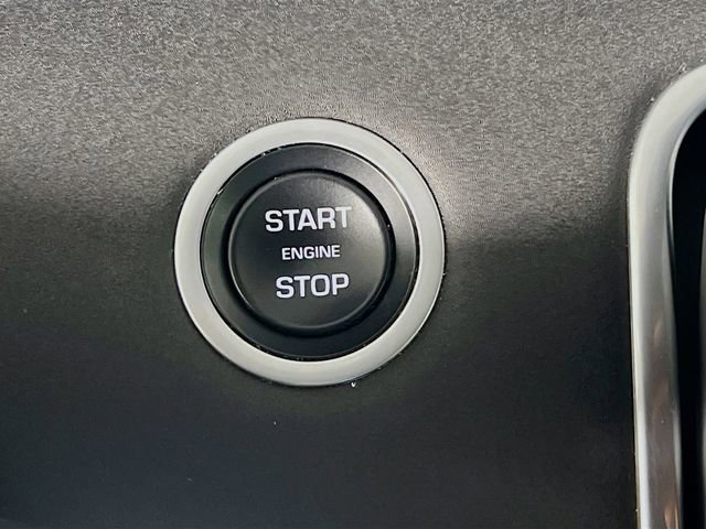 Used 2020 Land Rover Range Rover Evoque SE image 19